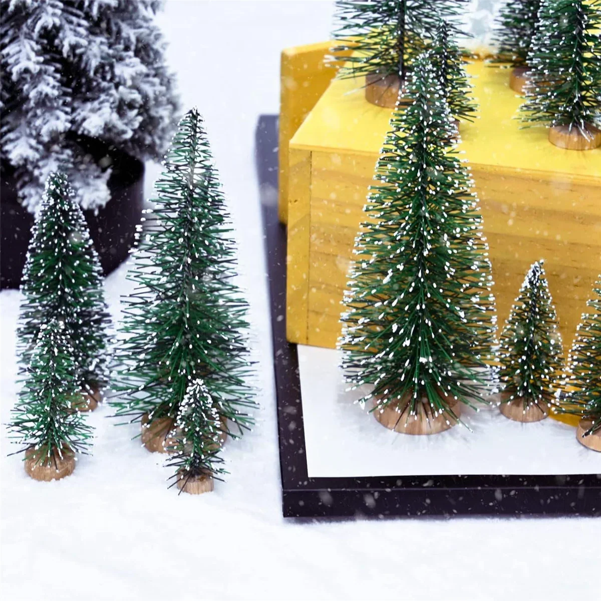 Frostelle – Set van 25 Miniatuur Kerstbomen met Kunstsneeuw