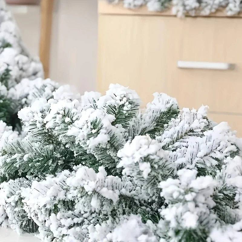 Sneeuwdenna – Besneeuwde Kunstkerstkrans voor Deur en Muur