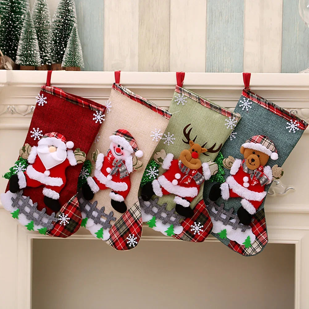 Kerstvriendjes Noël – Set van 4 Kerstkousen met 3D-figuren van Linnen
