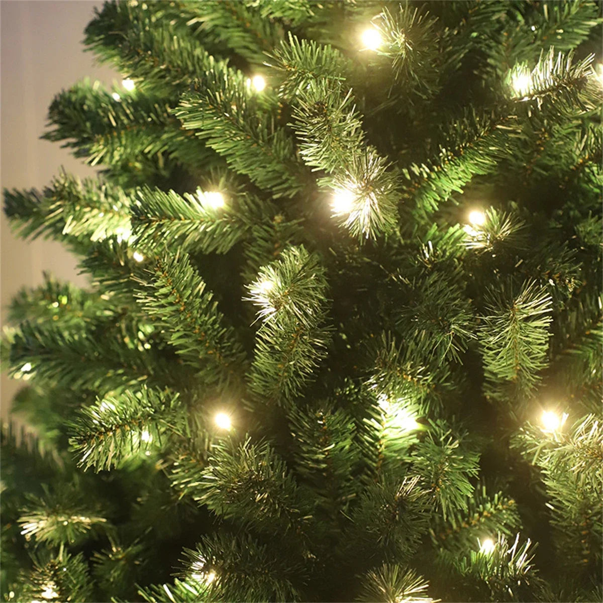 Kunstkerstboom met Sneeuwlook en LED Verlichting – Compact
