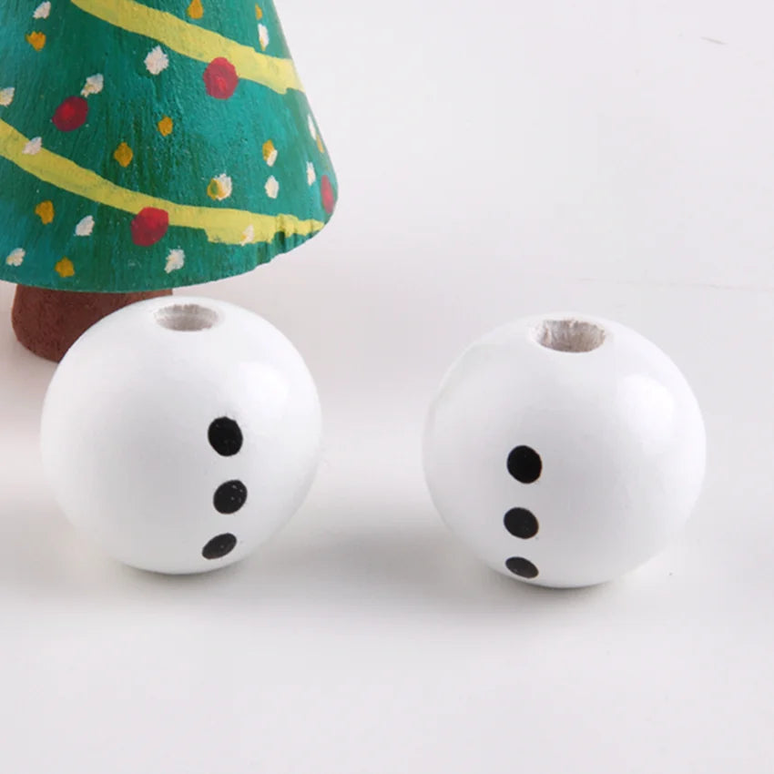 Sneeuwmira – Houten Kerstsneeuwpop met Kralen als Decoratie