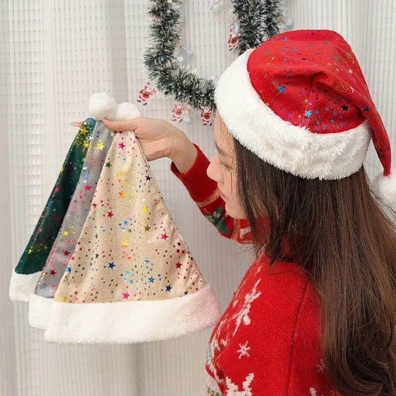 Sterrenpret – Kleurrijke Kerstmuts met Gouden Sterren voor Volwassenen