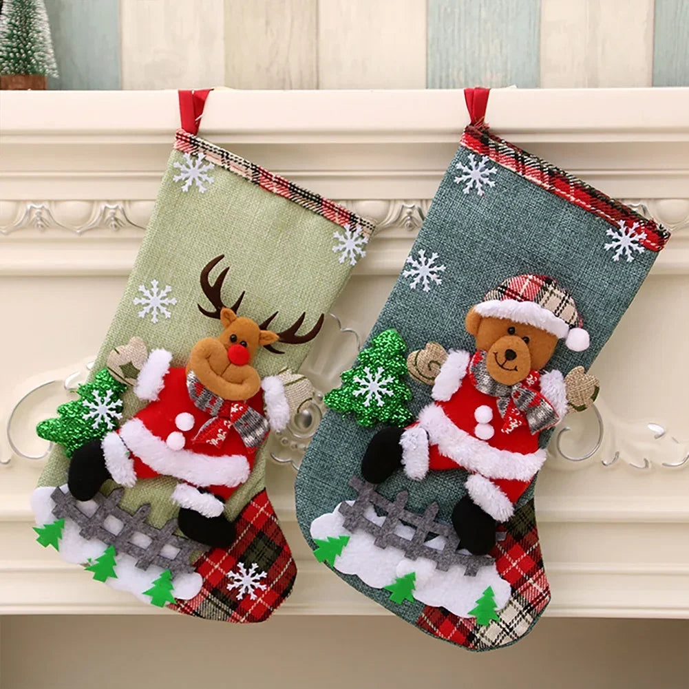 Kerstvriendjes Noël – Set van 4 Kerstkousen met 3D-figuren van Linnen