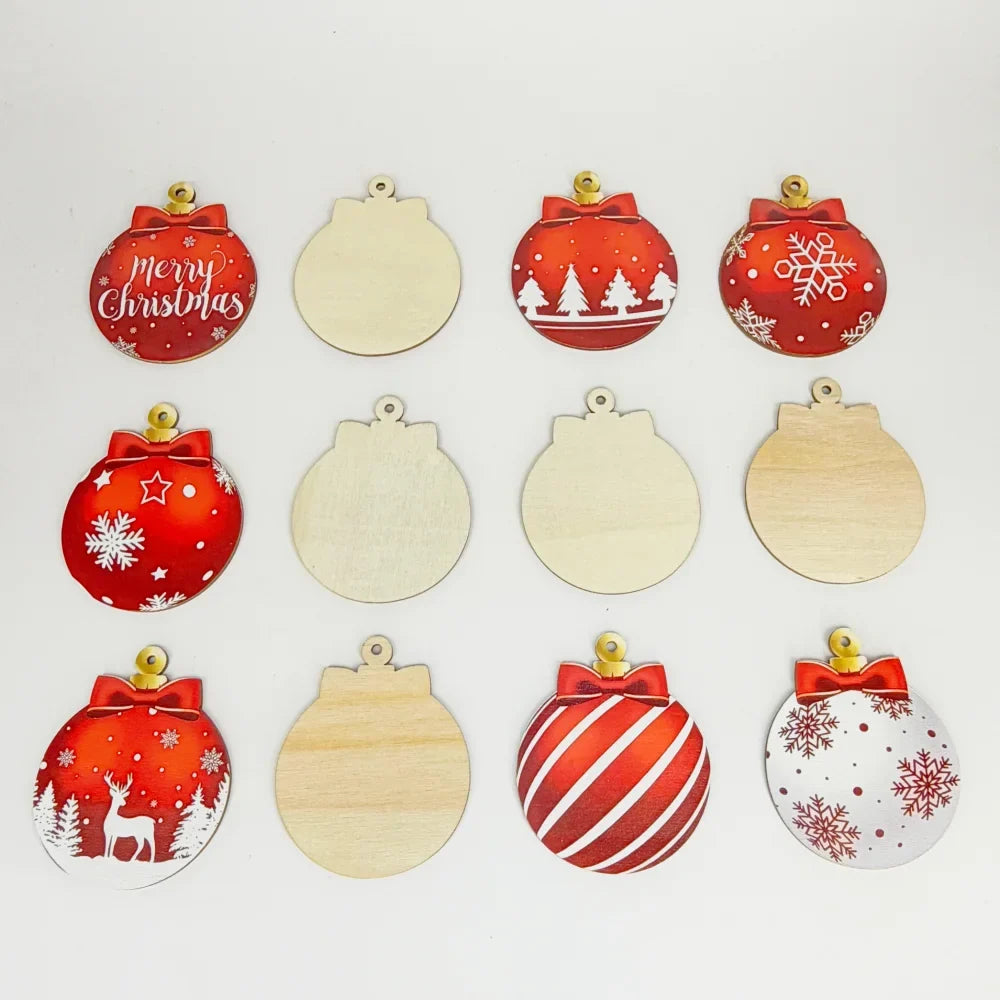 Kerstboom Hangers – Set van 12 Rode en Witte Kerstornamenten