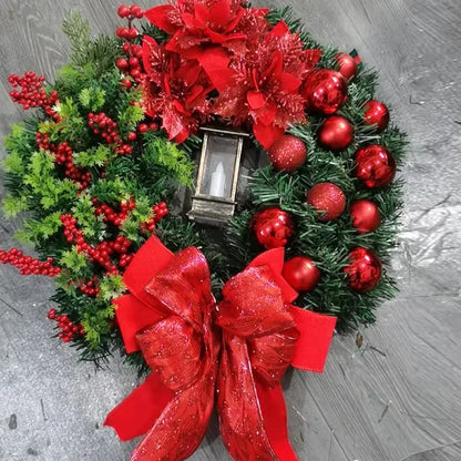 Kerstgloed – Kerstkrans met Gouden en Rode Details en Verlichting