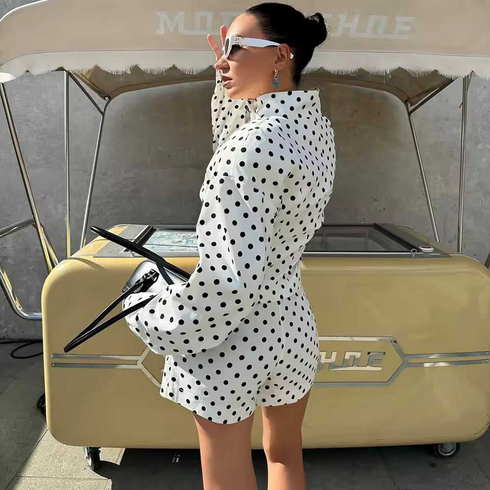 Jasmijn Dames Co-ord Set – Wit Jasje met Rok en Polkadots