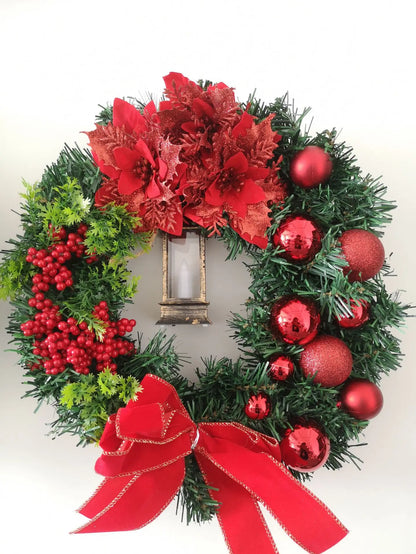 Kerstgloed – Kerstkrans met Gouden en Rode Details en Verlichting