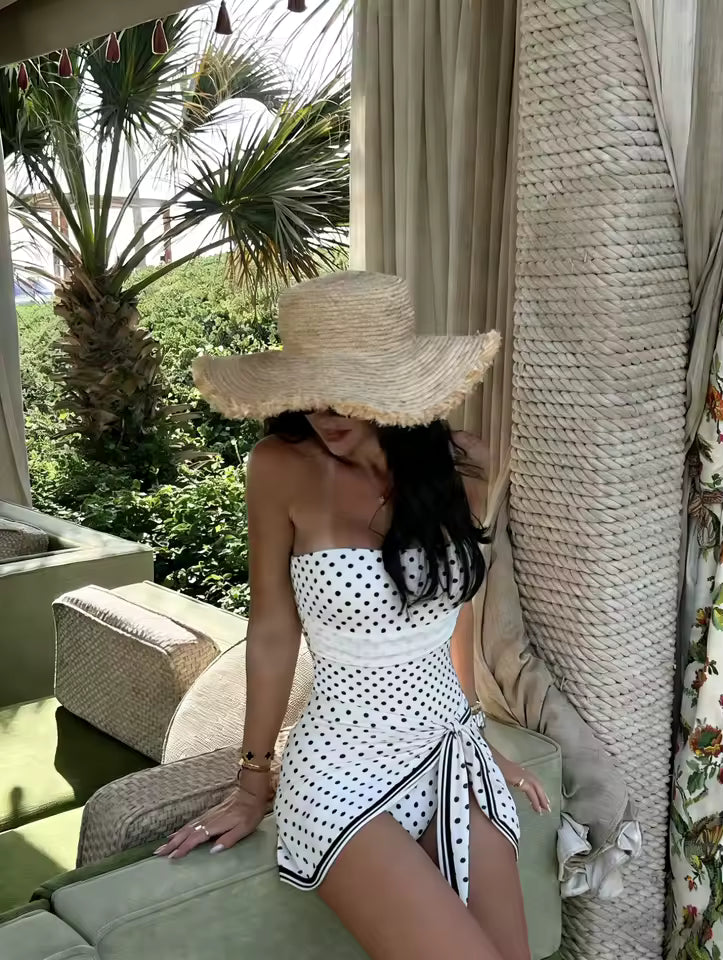 Myla Dames Badpak – Strapless Wit Badpak met Zwarte Polkadots