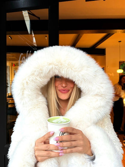 Fluffy Kunstbont Jas met Oversized Capuchon