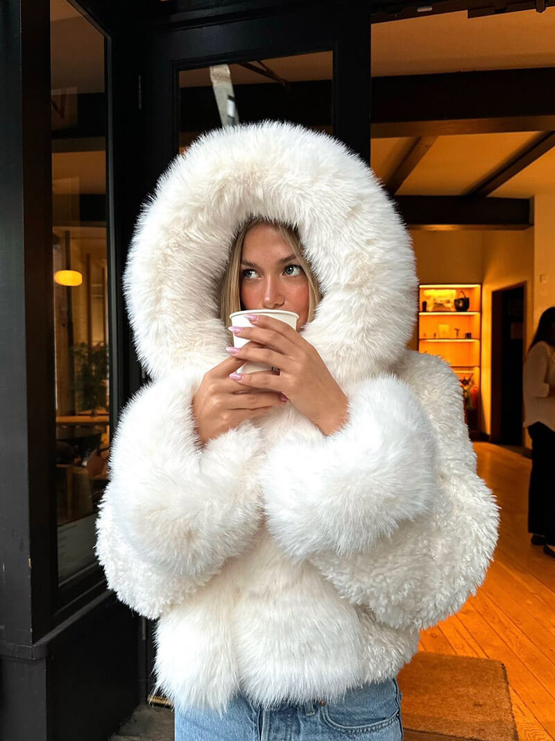 Fluffy Kunstbont Jas met Oversized Capuchon