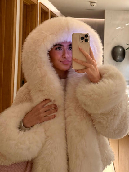 Fluffy Kunstbont Jas met Oversized Capuchon