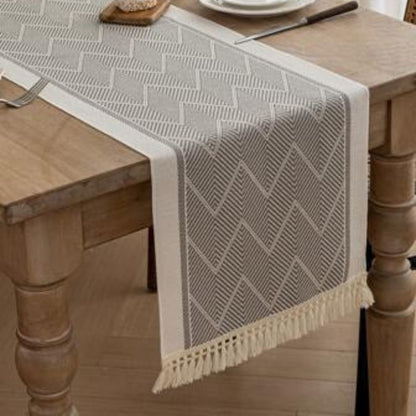 Zigzag Tafelrunner met Franjes – Decoratieve Tafelloper