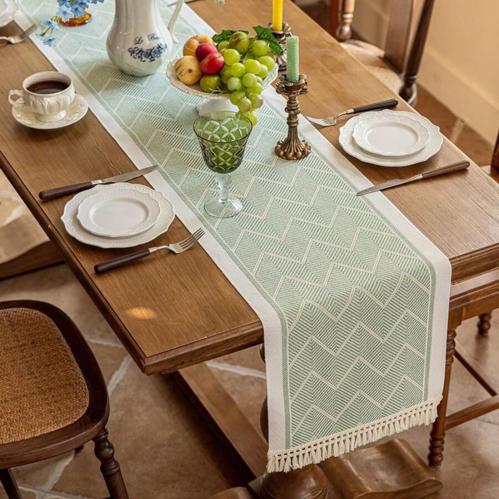 Zigzag Tafelrunner met Franjes – Decoratieve Tafelloper