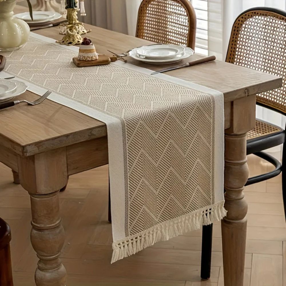 Zigzag Tafelrunner met Franjes – Decoratieve Tafelloper