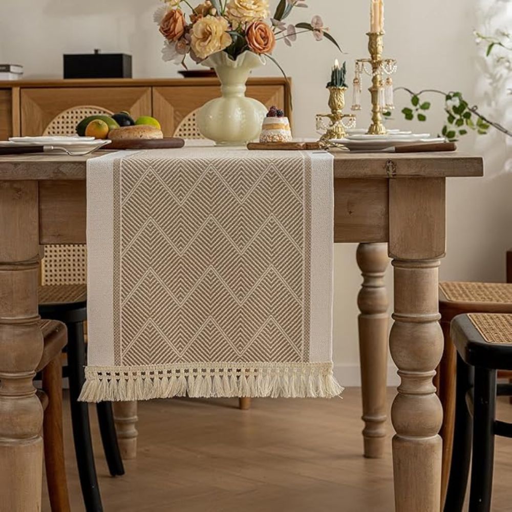 Zigzag Tafelrunner met Franjes – Decoratieve Tafelloper