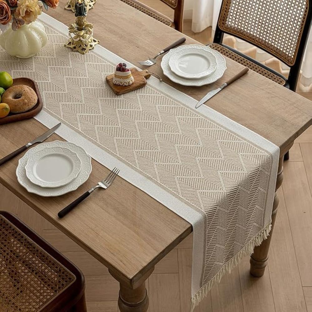 Zigzag Tafelrunner met Franjes – Decoratieve Tafelloper