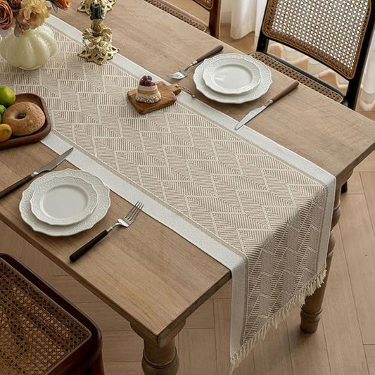 Zigzag Tafelrunner met Franjes – Decoratieve Tafelloper