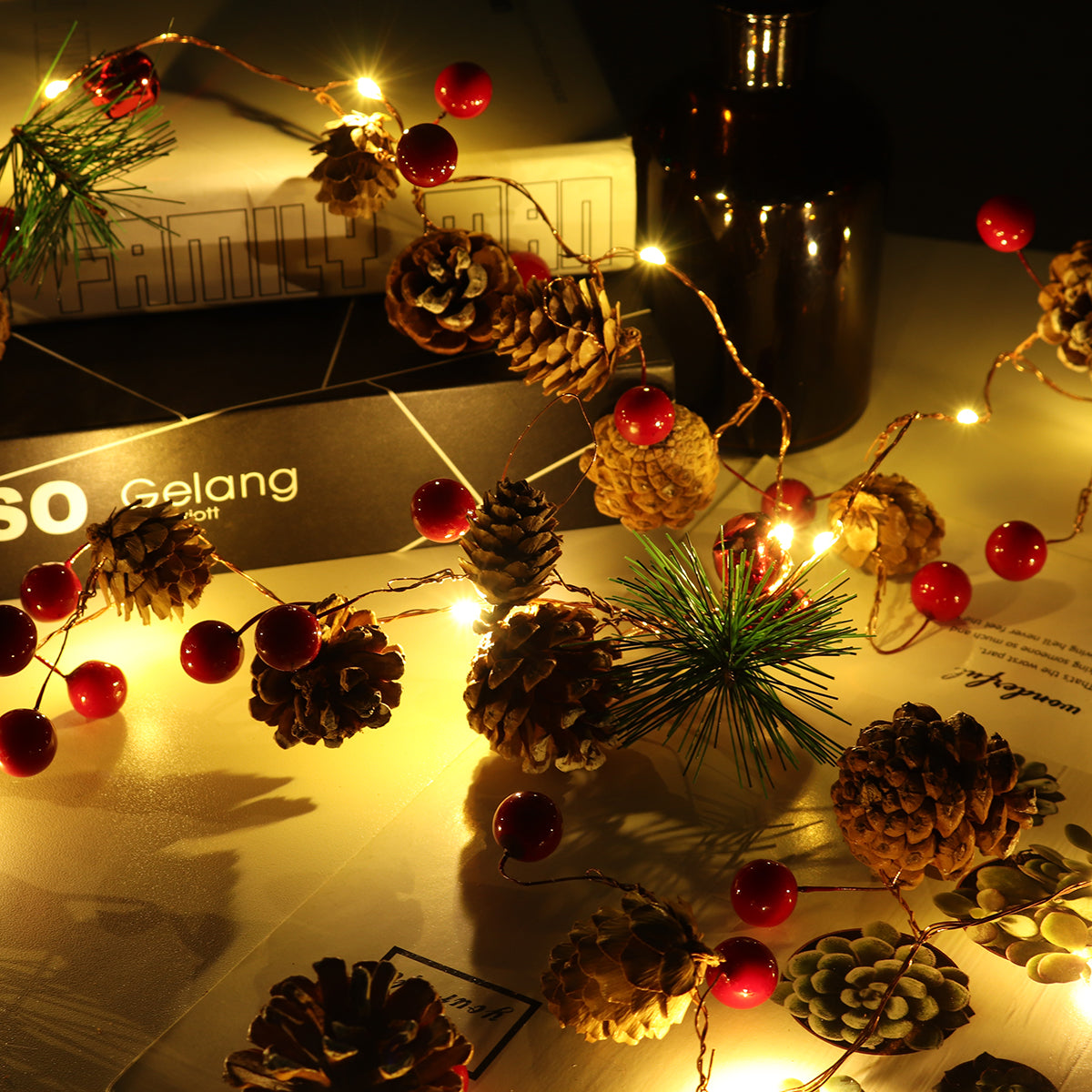 Dennerust LED Kerstlichtslinger met Dennenappels voor Binnen en Buiten