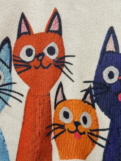 Polo trui met kattenmotief, gebroken witte gebreide trui met rolkraag en kleurrijke katten