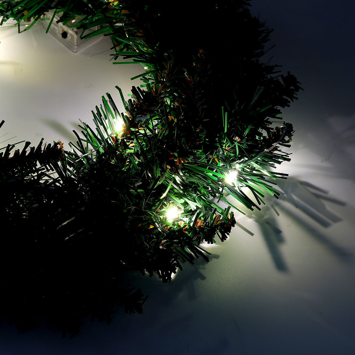 Dennengloed – LED Kerstkrans met Warm Wit Licht, 2 Meter