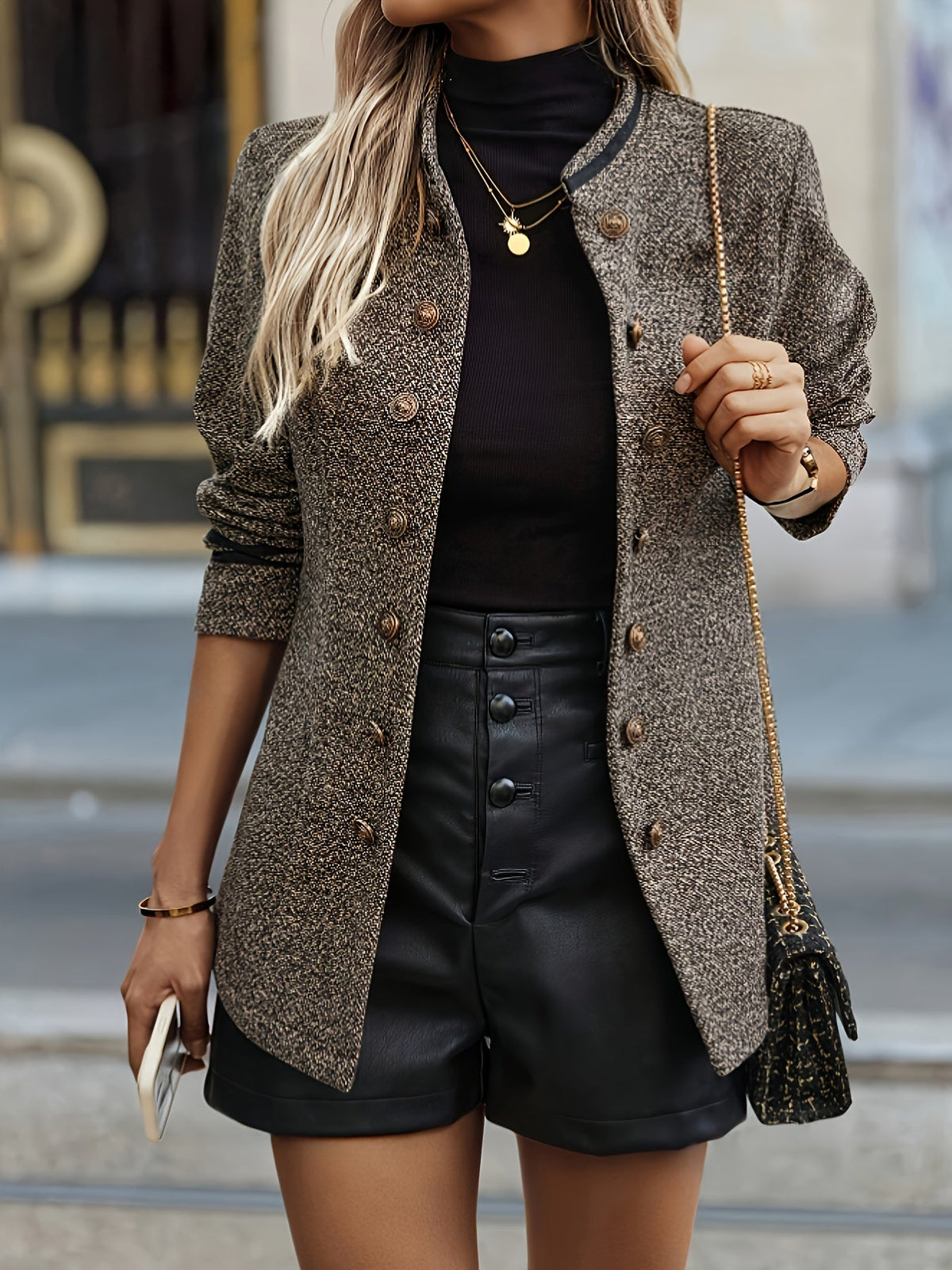 Bruine Damesblazer met Dubbele Knoopsluiting en Zwarte Kleurnuances