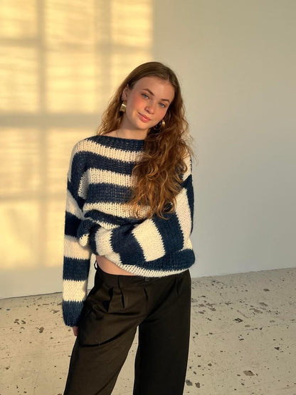 Strepenora – Oversized Damestrui met Brede Strepen en Ronde Hals